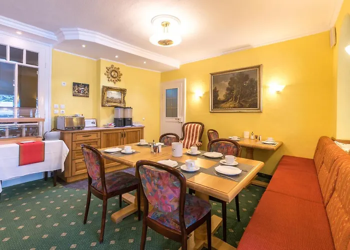 Готель Garni Almenrausch Und Edelweiss 3*