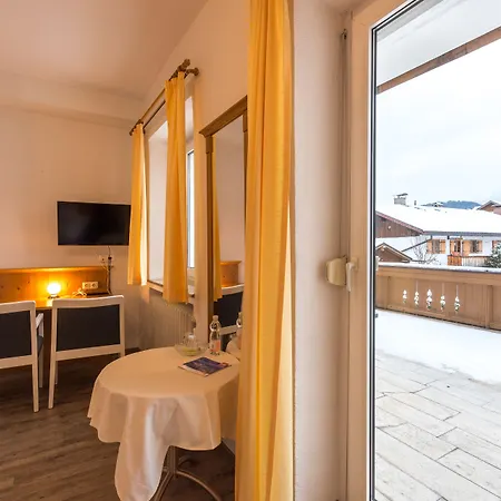 Hotel Garni Almenrausch Und Edelweiss 3*