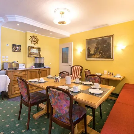 Hotel Garni Almenrausch Und Edelweiss 3*