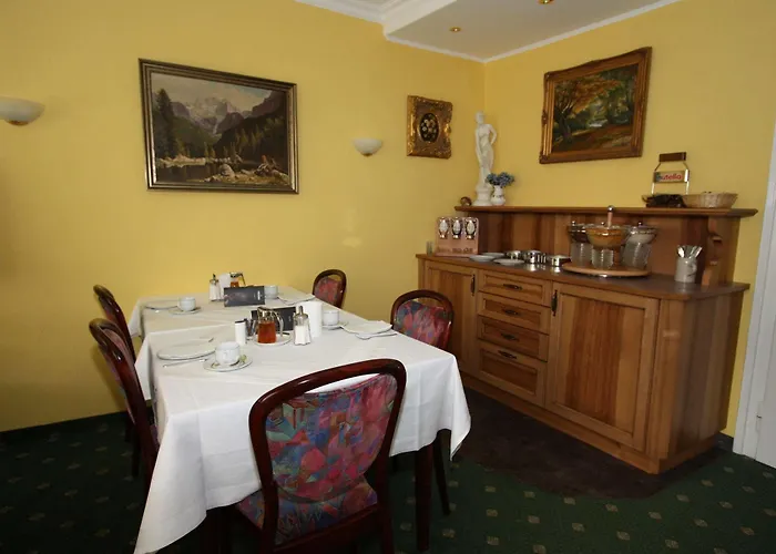 ホテル Garni Almenrausch Und Edelweiss ガルミッシュ・パルテンキルヒェン